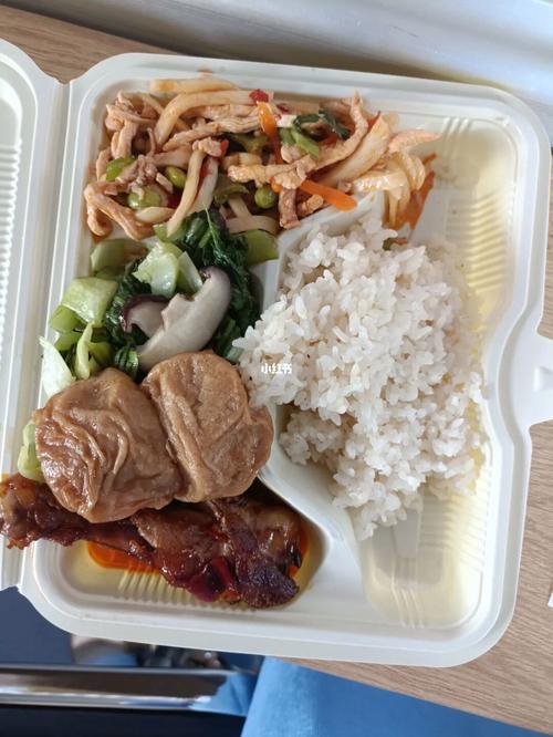 第一次吃厂饭，就被圈粉了